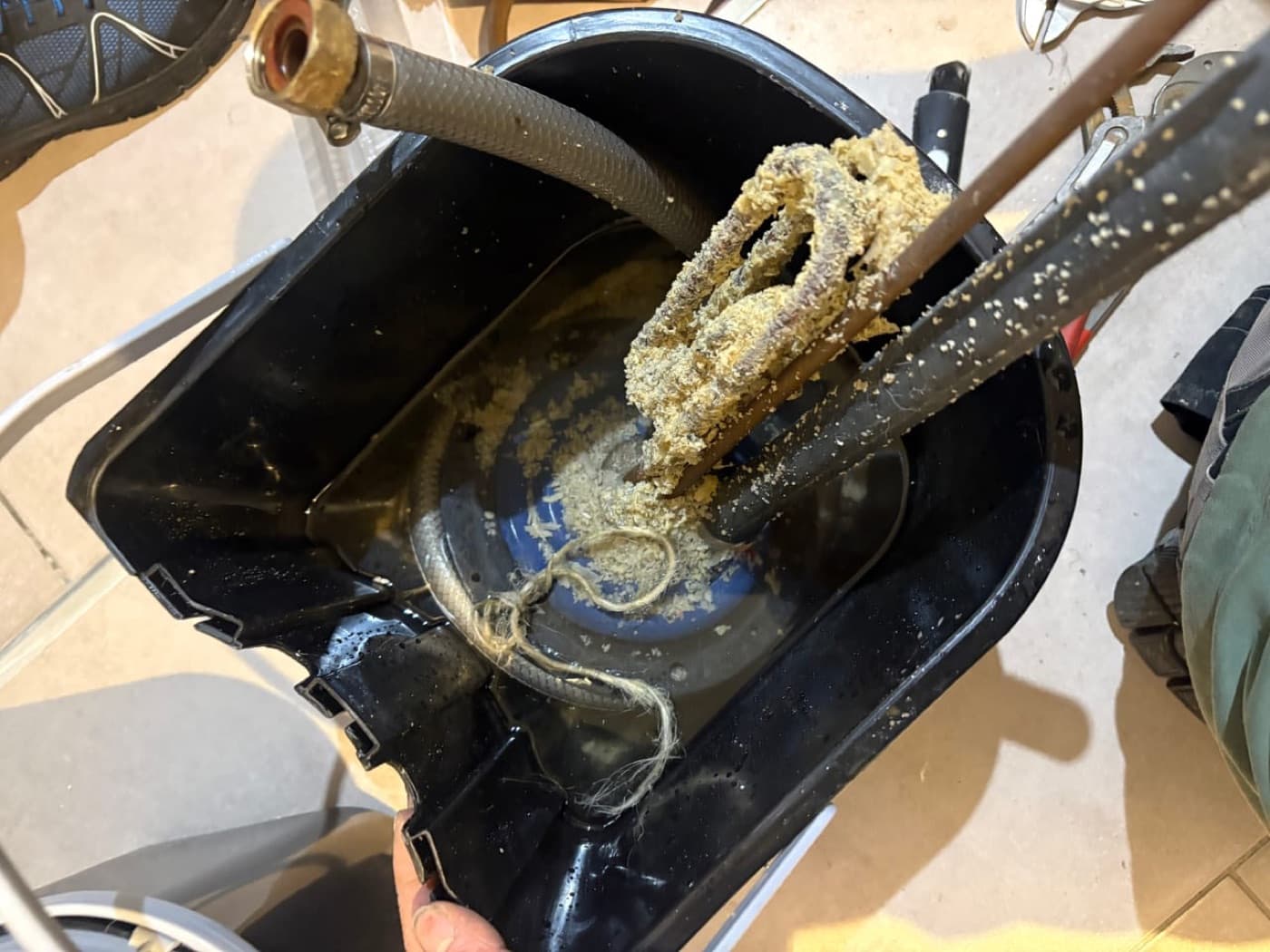 Chauffe-eau qui fait disjoncter : que vérifier sans danger ?